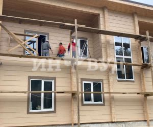 Процесс установке ПВХ окон Рехау в деревянном доме